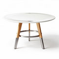 Table ronde en métal et bois de 80 x 80 x 75cm pour un usage intérieur